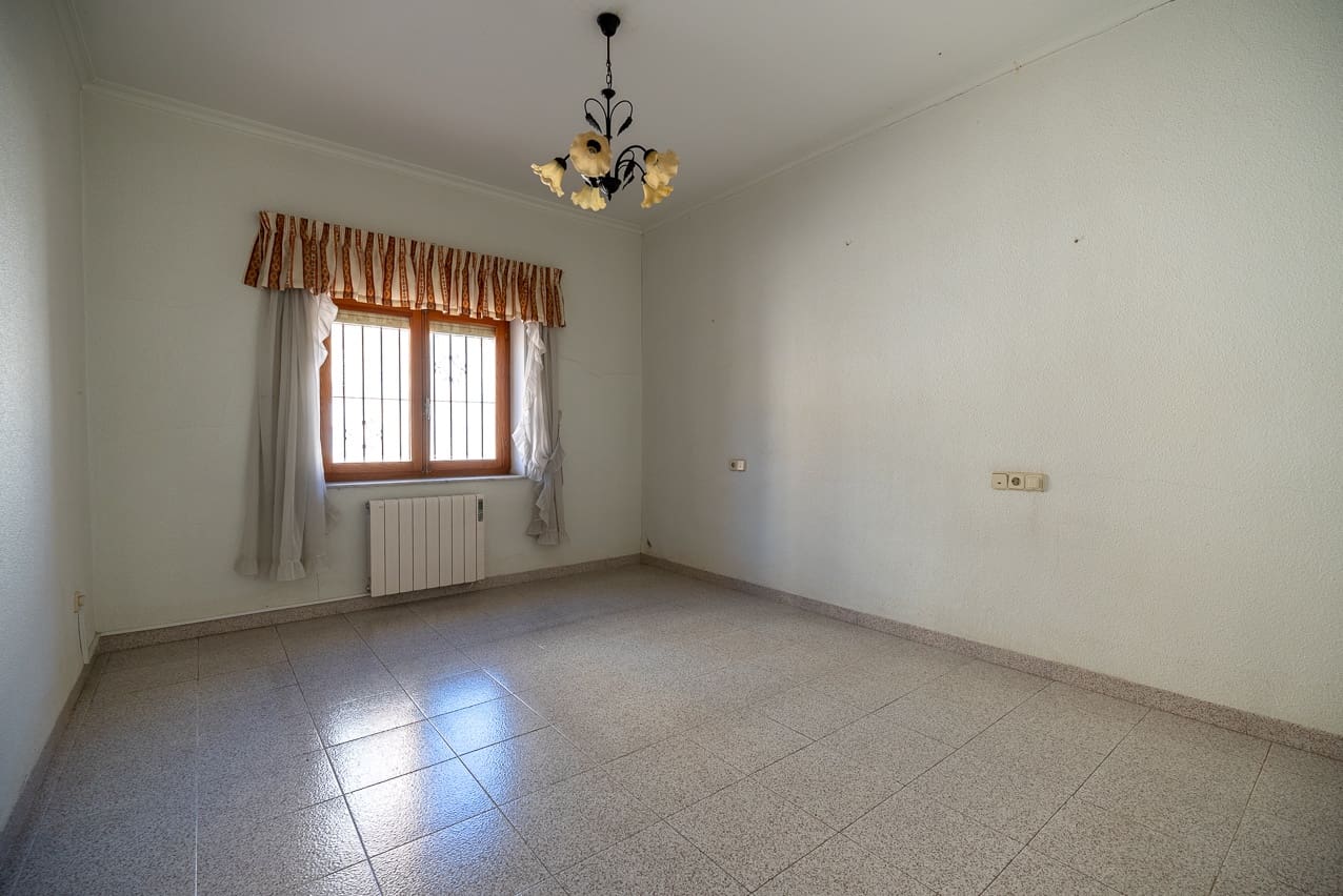 3 bedroom Townhouse for sale in Pinoso with pool - € 135,000 (Ref: 8145613)