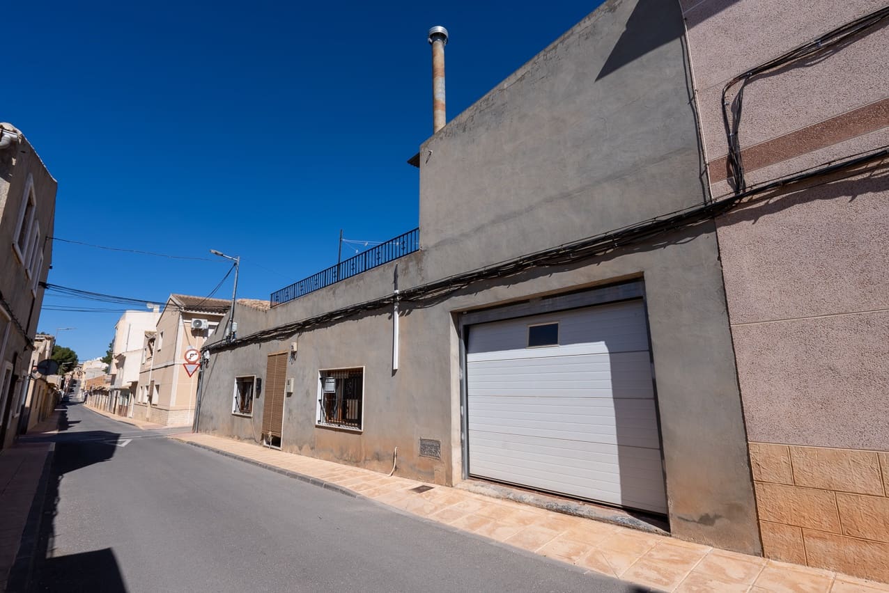 3 bedroom Townhouse for sale in Pinoso with pool - € 135,000 (Ref: 8145613)