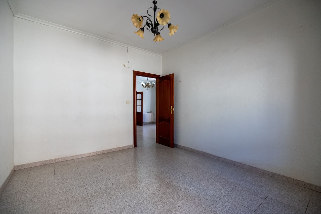 3 bedroom Townhouse for sale in Pinoso with pool - € 135,000 (Ref: 8145613)