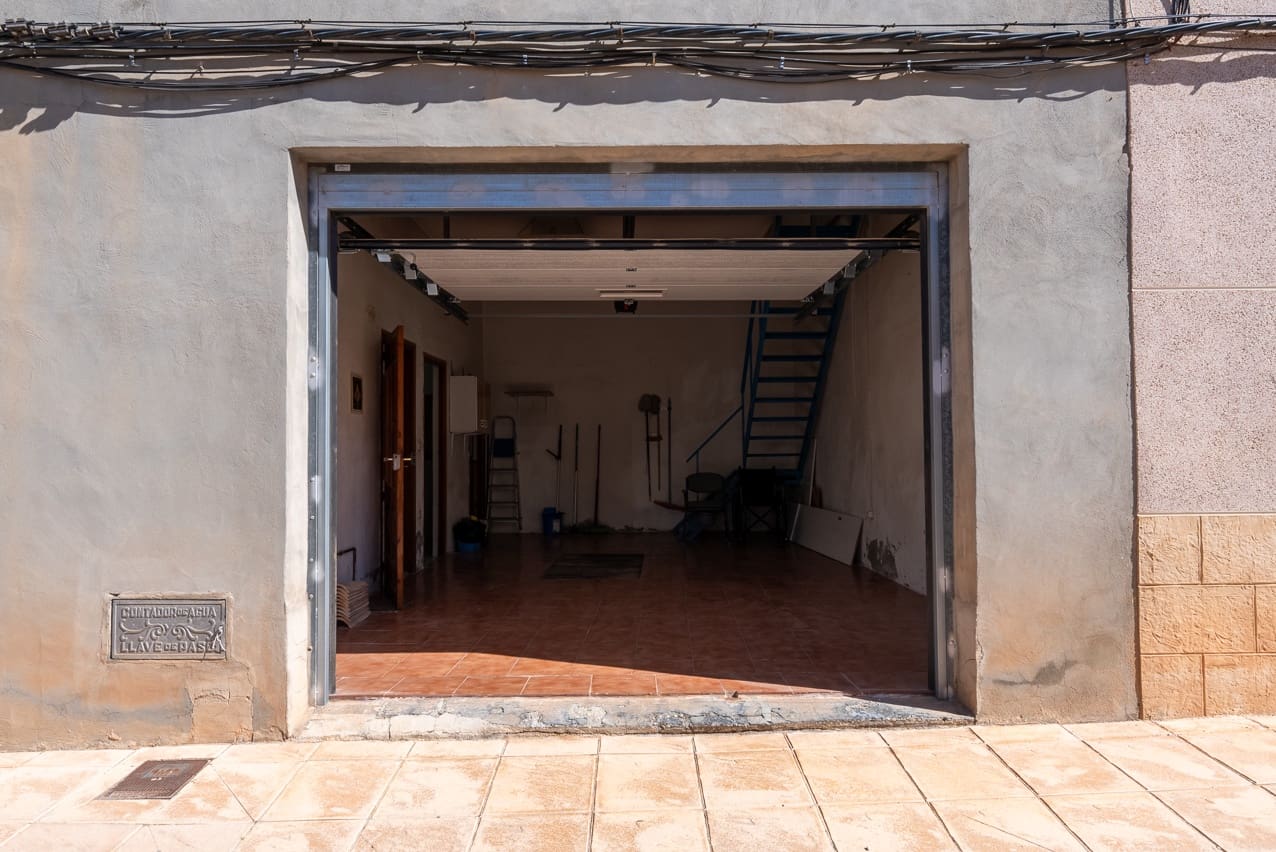 3 bedroom Townhouse for sale in Pinoso with pool - € 135,000 (Ref: 8145613)