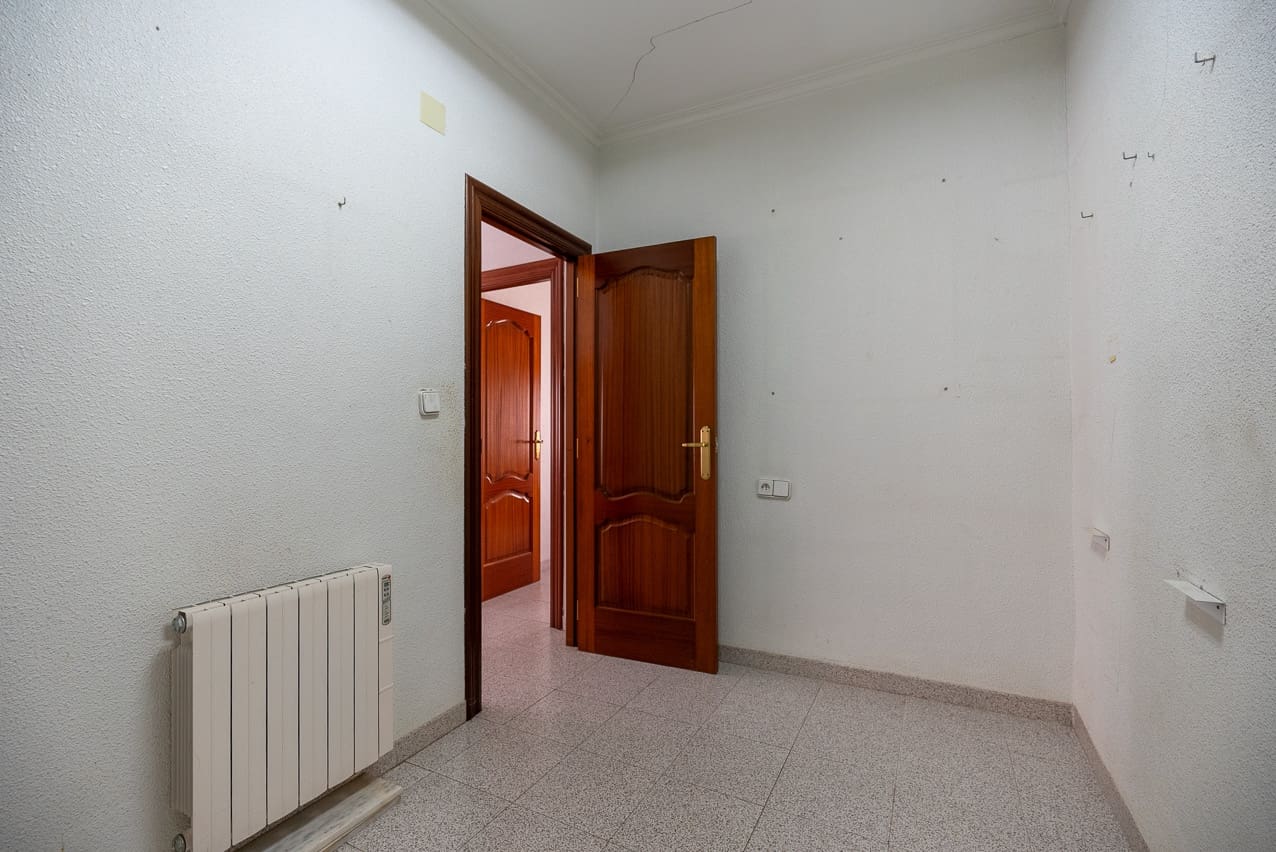 3 bedroom Townhouse for sale in Pinoso with pool - € 135,000 (Ref: 8145613)