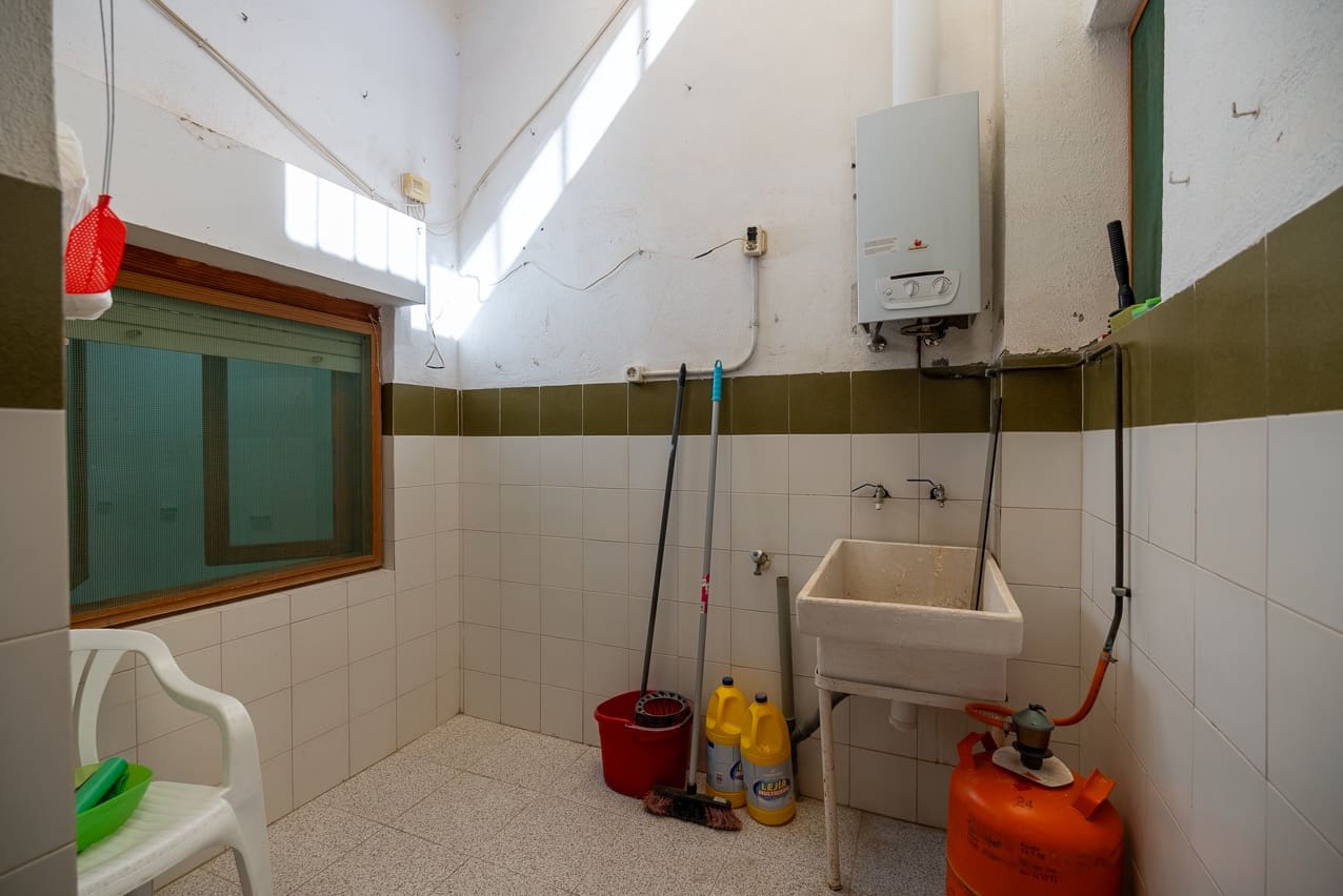 3 bedroom Townhouse for sale in Pinoso with pool - € 135,000 (Ref: 8145613)