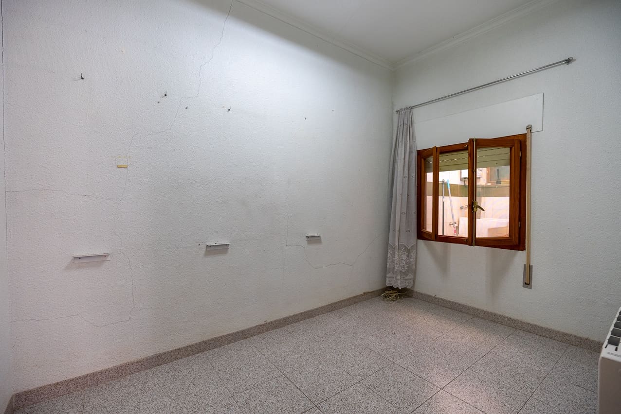 3 bedroom Townhouse for sale in Pinoso with pool - € 135,000 (Ref: 8145613)