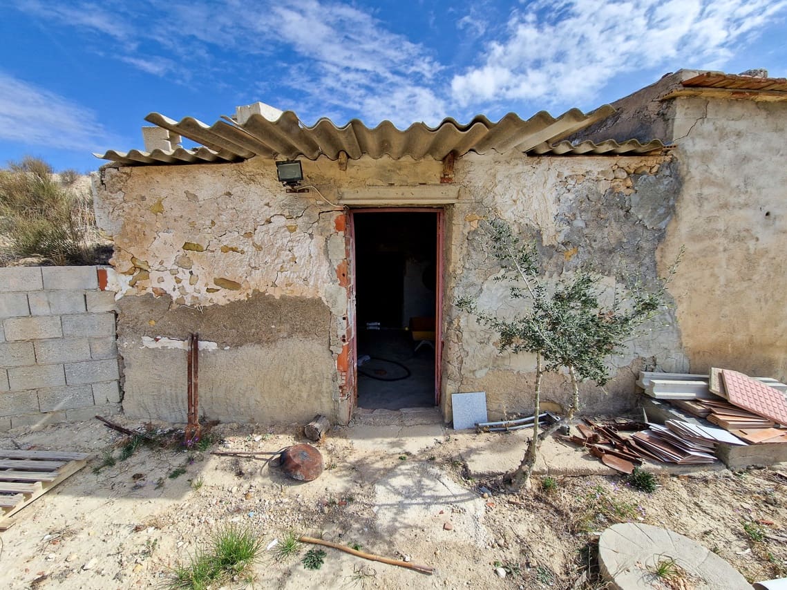 4 slaapkamer Finca/Landhuis te koop in El Partidor met zwembad - € 150.000 (Ref: 8158044)