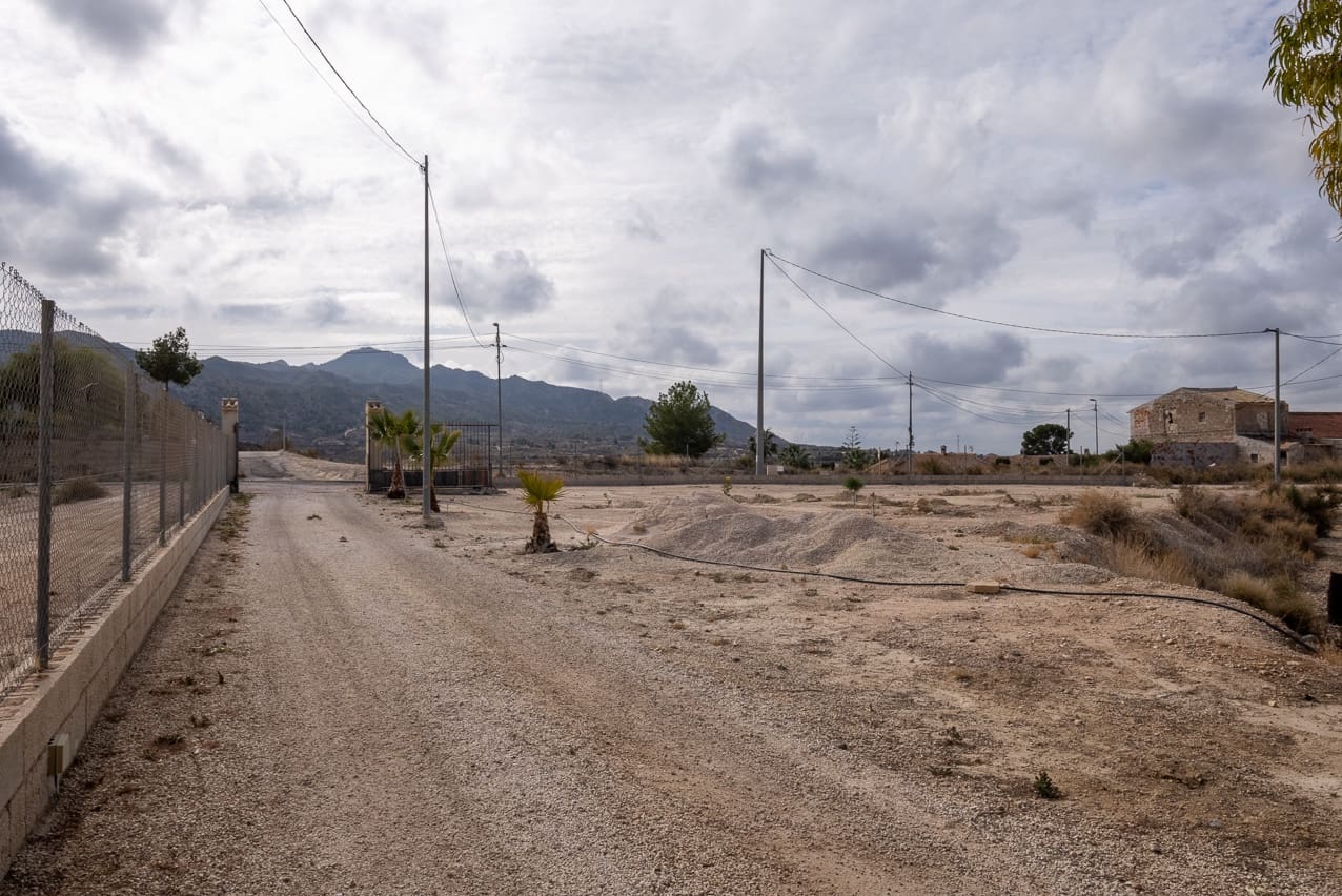 4 slaapkamer Finca/Landhuis te koop in El Partidor met zwembad - € 150.000 (Ref: 8158044)