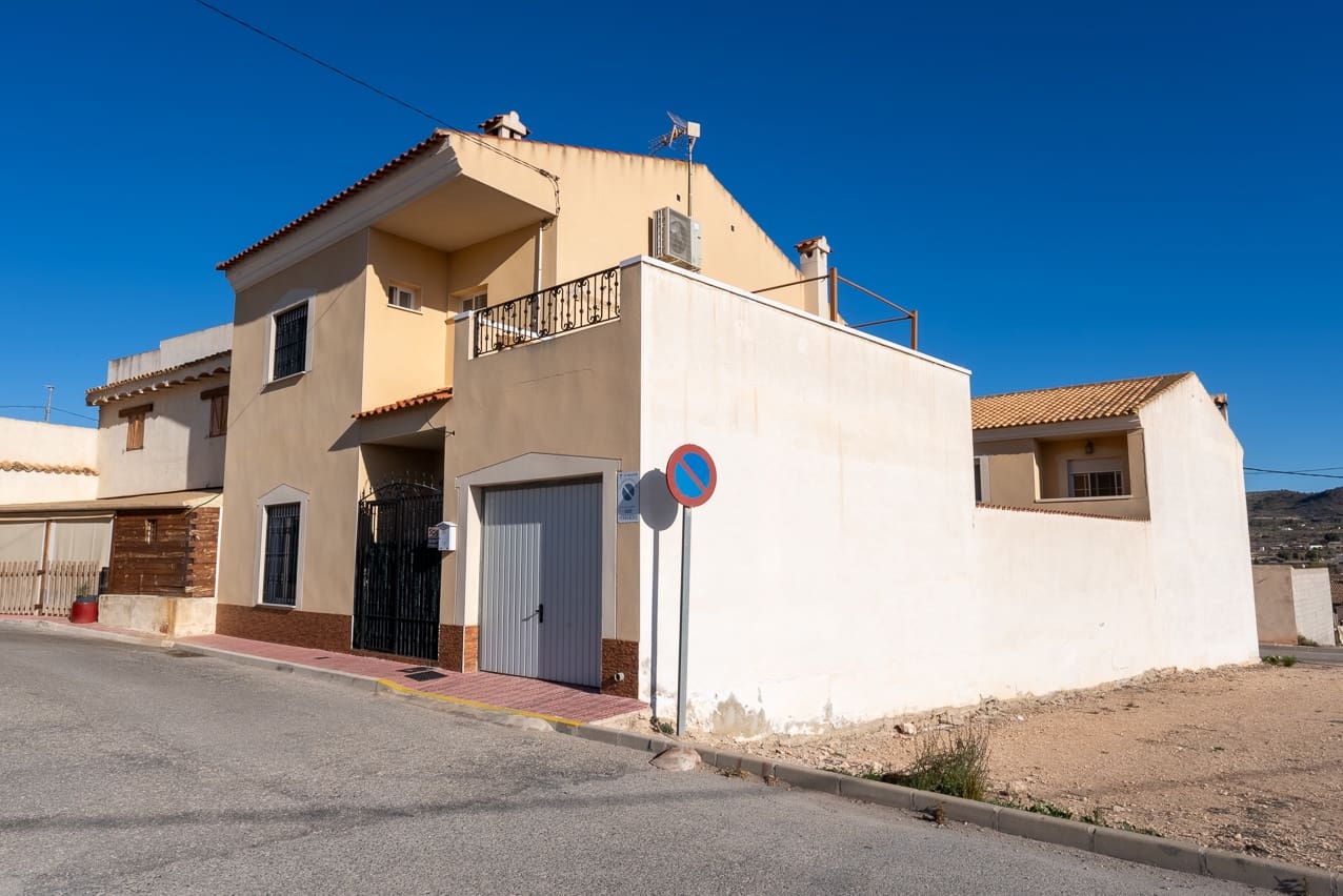 3 soveværelse Byhus til salg i Hondon de los Frailes med swimmingpool - € 186.000 (Ref: 8176922)