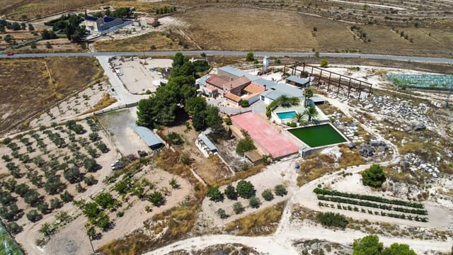 6 soverom Finca/Herregård til salgs i Monóvar / Monóver med svømmebasseng - € 699 000 (Ref: 8176924)