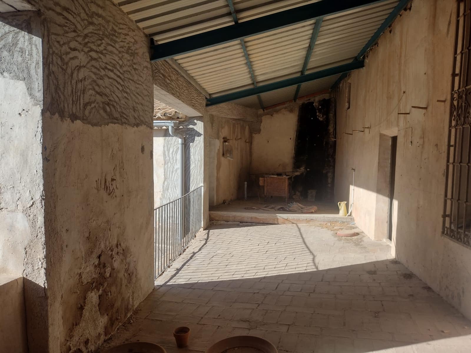 8 bedroom Townhouse for sale in Pinoso with pool - € 150,000 (Ref: 8182367)