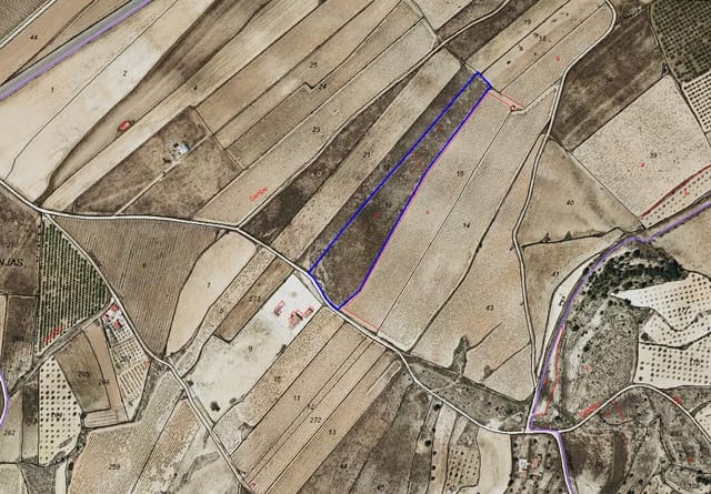 Mark till salu i Pinoso - 57 000 € (Ref: 8232916)