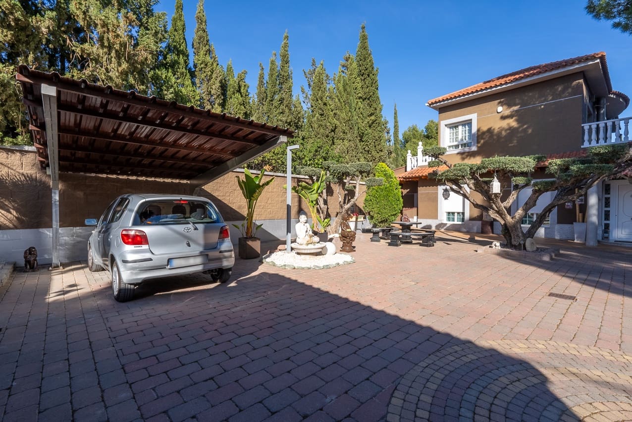 5 soveværelse Villa til salg i Elda med swimmingpool - € 649.000 (Ref: 8242331)