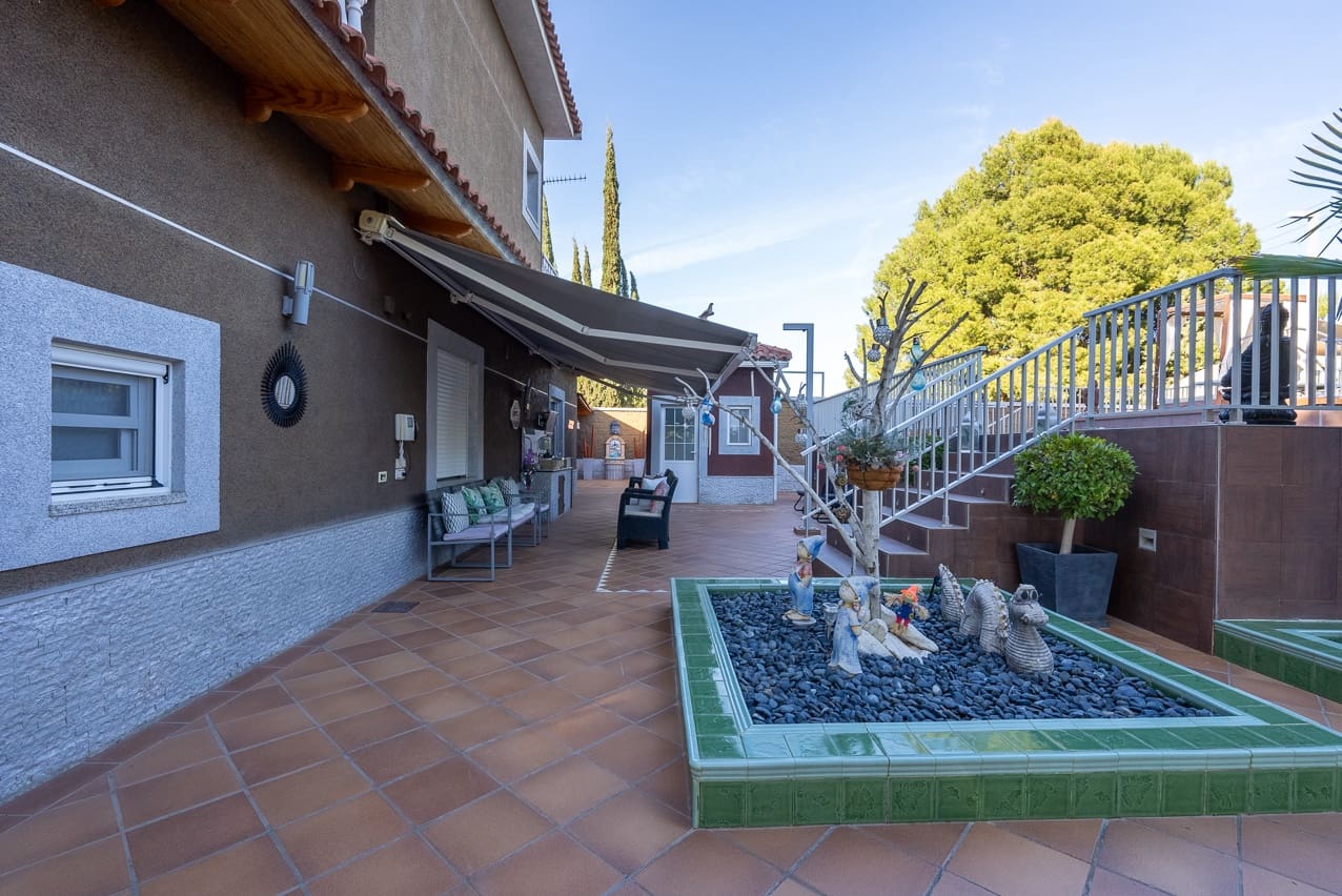 5 soveværelse Villa til salg i Elda med swimmingpool - € 649.000 (Ref: 8242331)