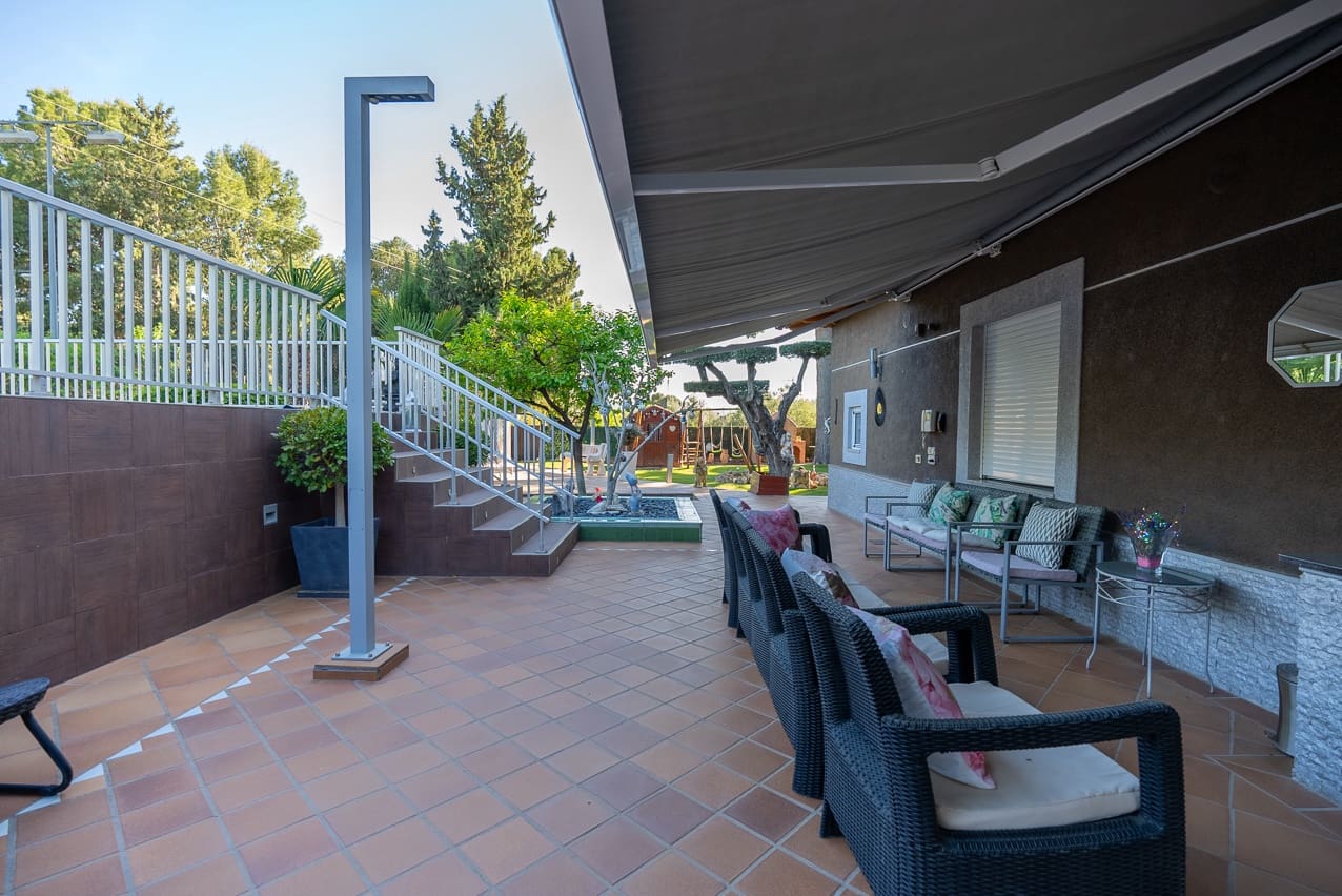 5 soveværelse Villa til salg i Elda med swimmingpool - € 649.000 (Ref: 8242331)