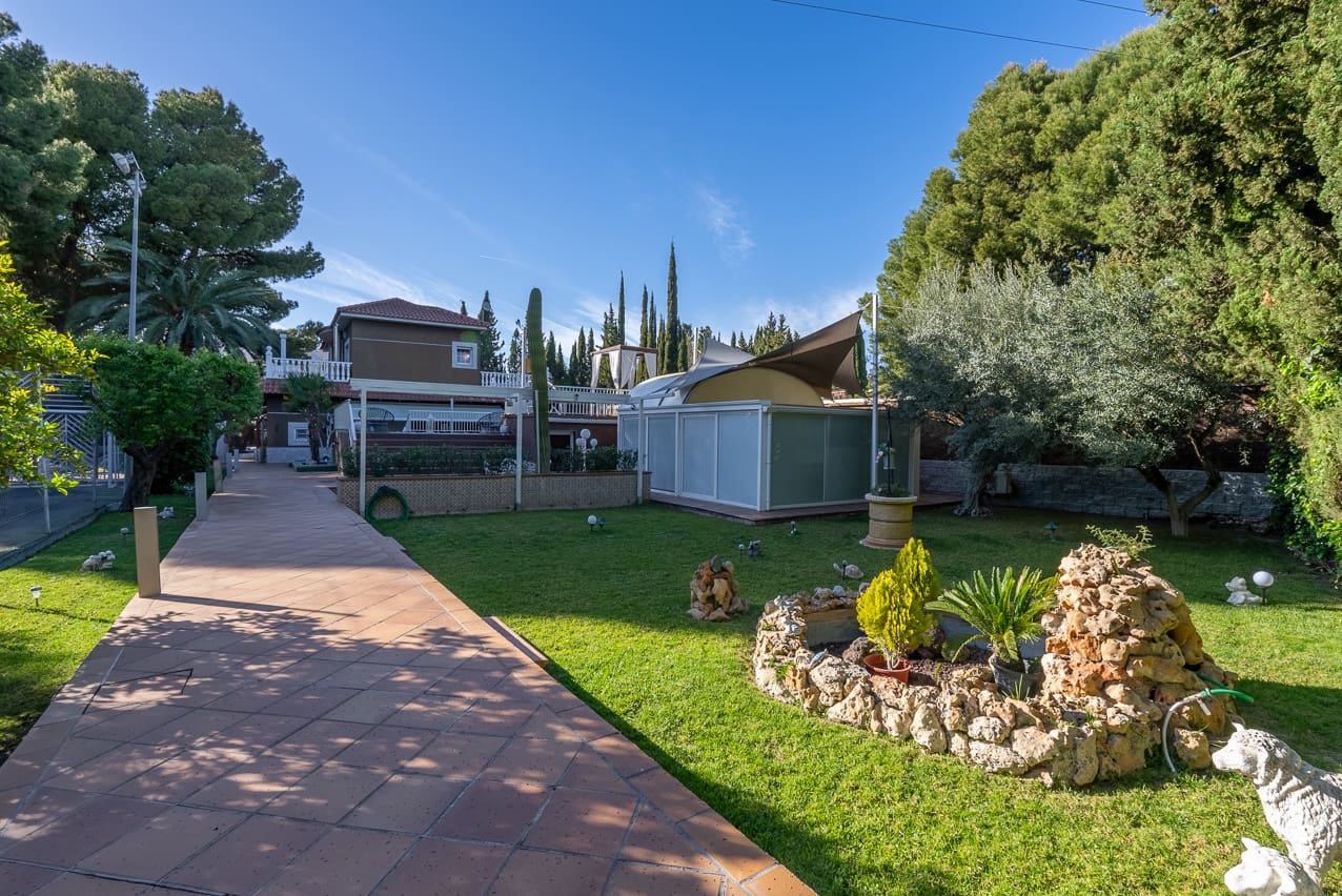 5 soveværelse Villa til salg i Elda med swimmingpool - € 649.000 (Ref: 8242331)