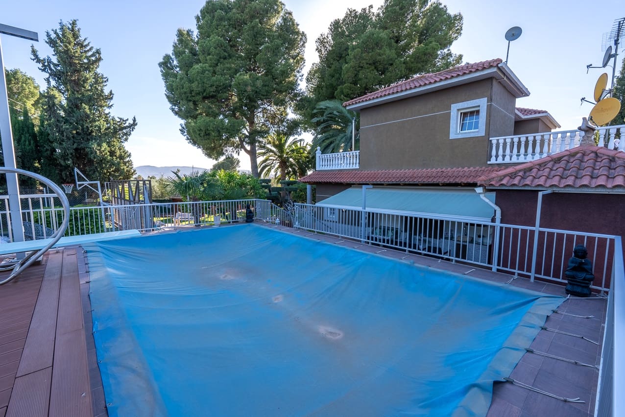 5 soveværelse Villa til salg i Elda med swimmingpool - € 649.000 (Ref: 8242331)