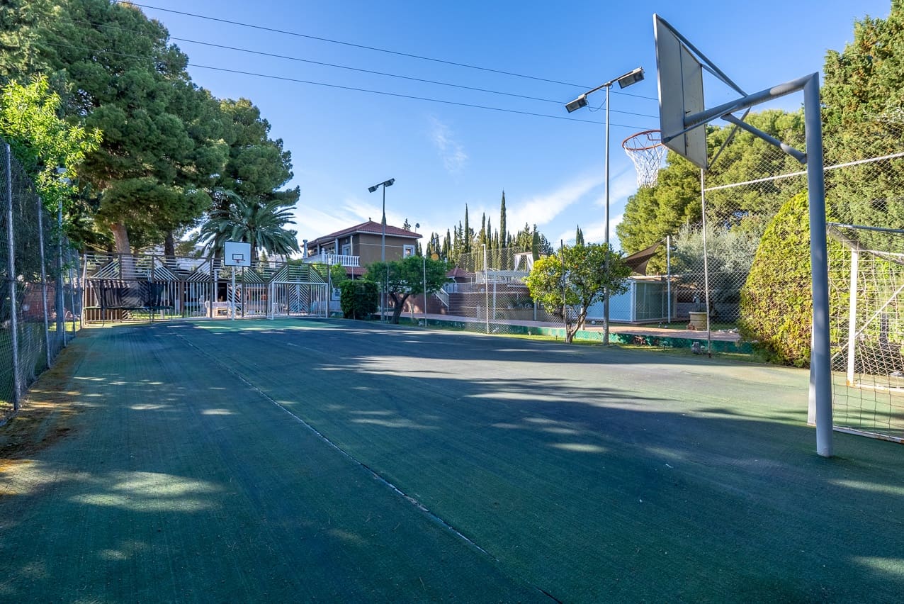 5 soveværelse Villa til salg i Elda med swimmingpool - € 649.000 (Ref: 8242331)