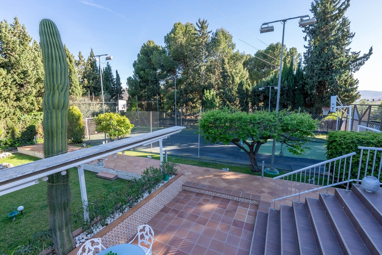 5 soveværelse Villa til salg i Elda med swimmingpool - € 649.000 (Ref: 8242331)