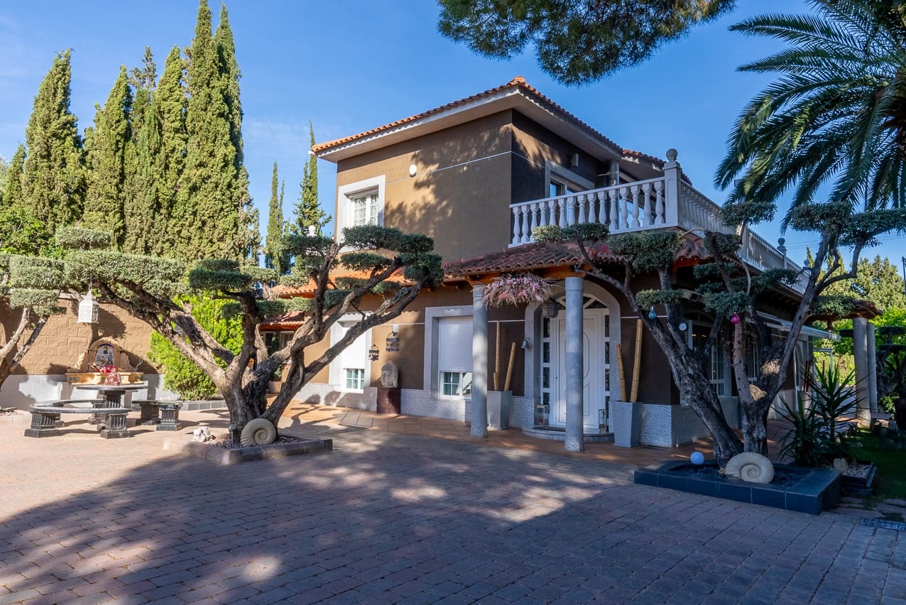 5 soveværelse Villa til salg i Elda med swimmingpool - € 649.000 (Ref: 8242331)