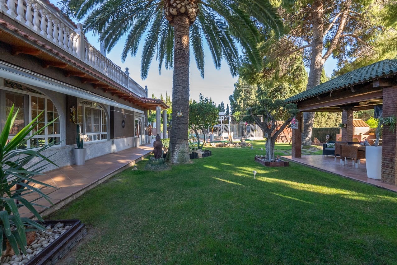 5 soveværelse Villa til salg i Elda med swimmingpool - € 649.000 (Ref: 8242331)