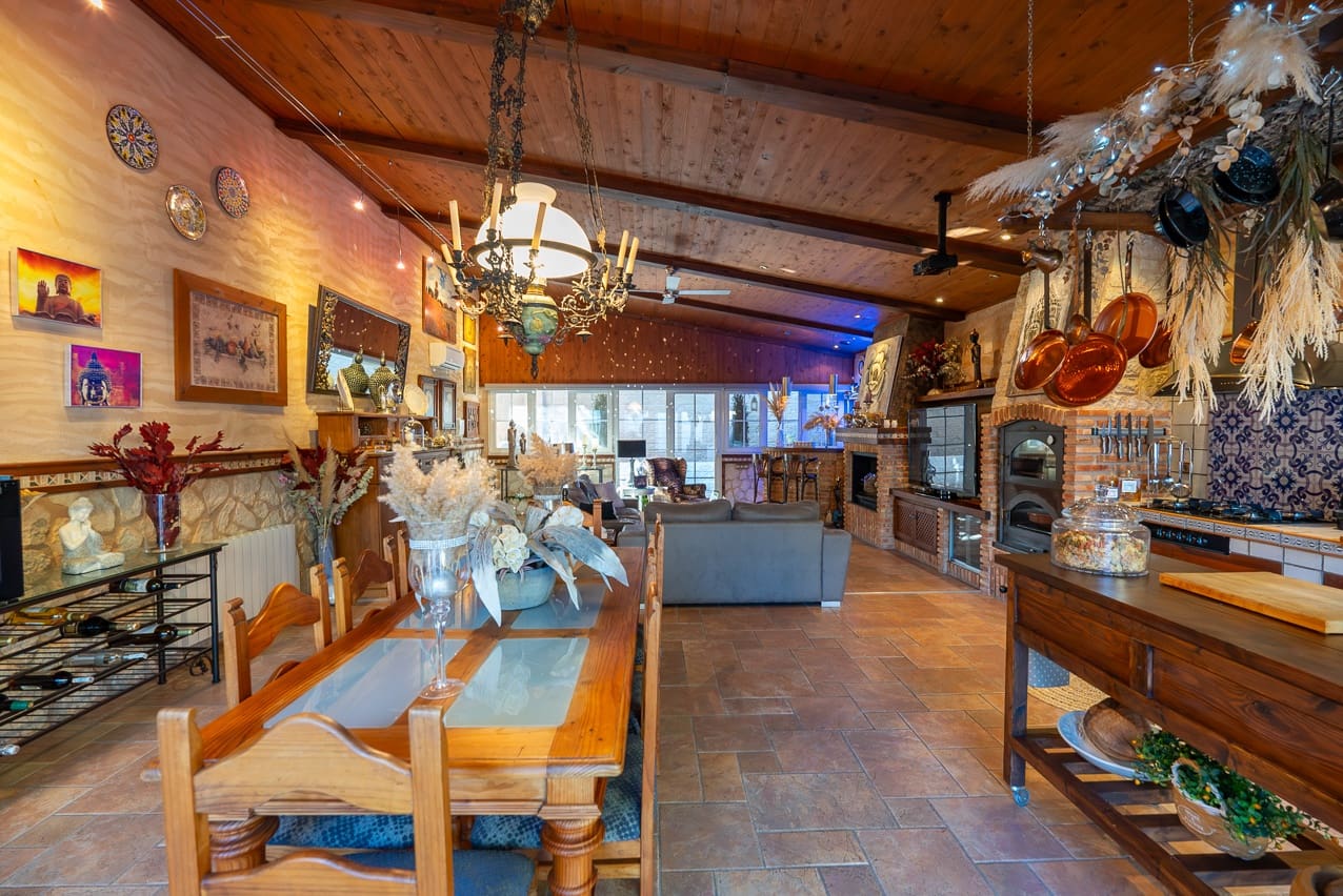 5 soveværelse Villa til salg i Elda med swimmingpool - € 649.000 (Ref: 8242331)