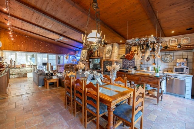 5 makuuhuone Huvila myytävänä paikassa Elda mukana uima-altaan - 649 000 € (Ref: 8242331)