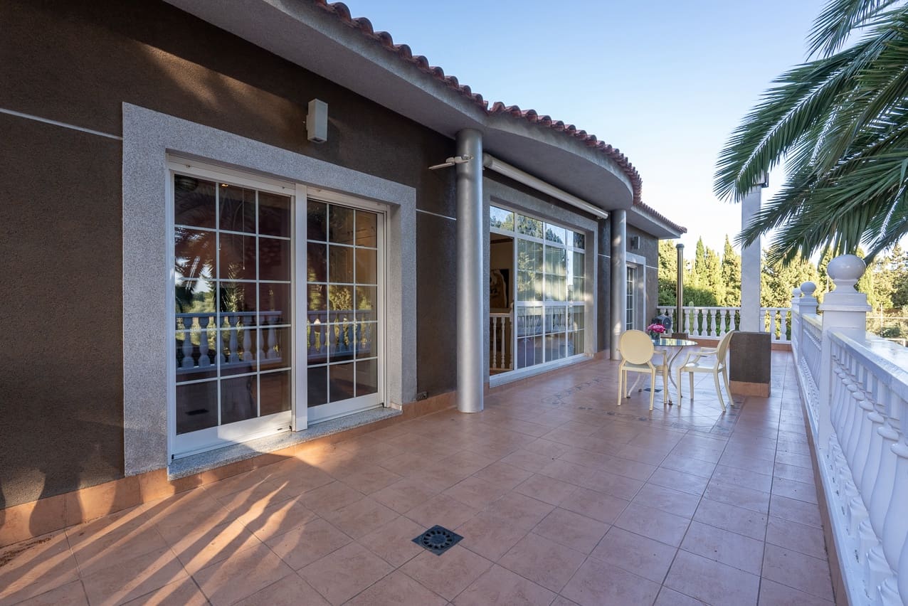 5 soveværelse Villa til salg i Elda med swimmingpool - € 649.000 (Ref: 8242331)