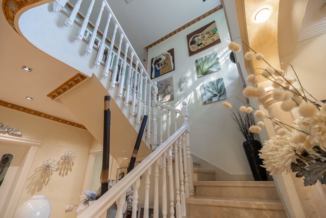 5 soveværelse Villa til salg i Elda med swimmingpool - € 649.000 (Ref: 8242331)