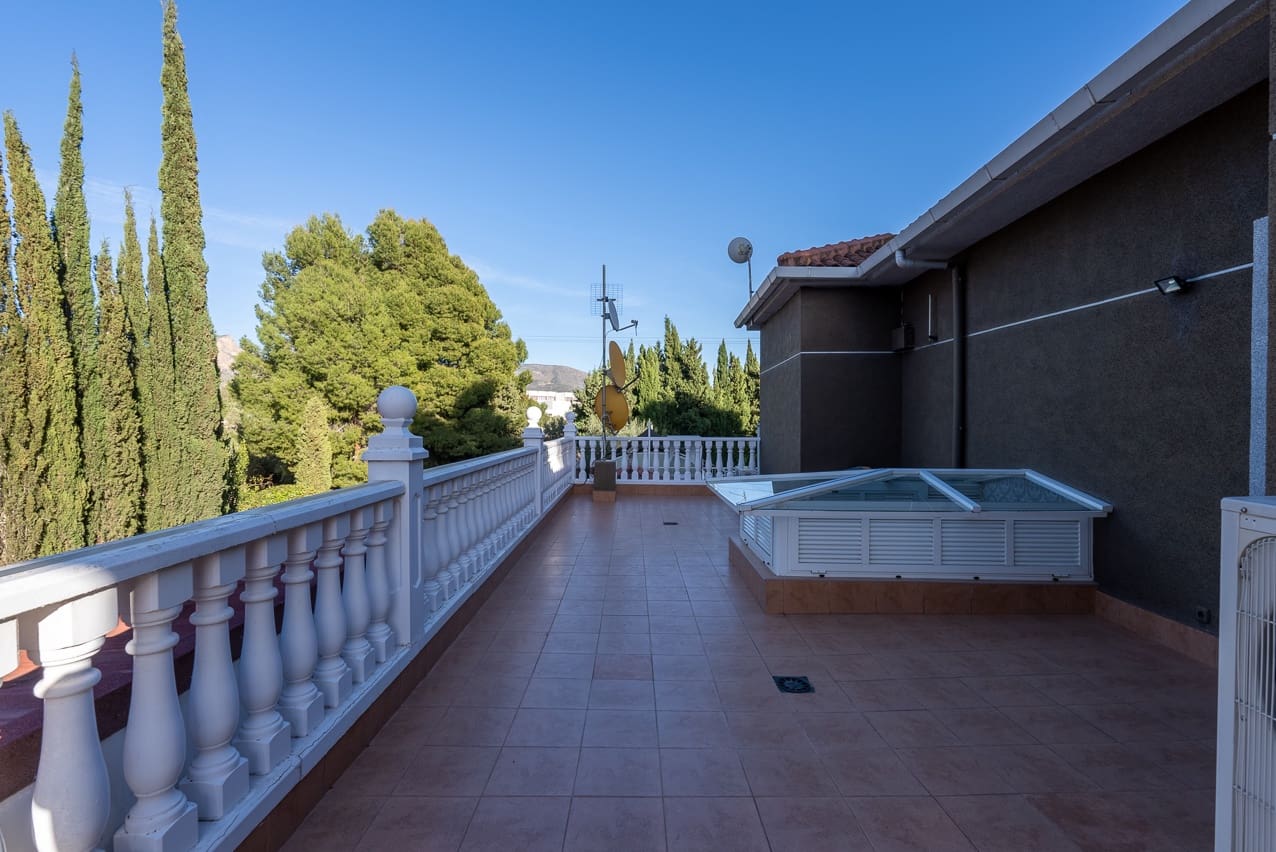 5 soveværelse Villa til salg i Elda med swimmingpool - € 649.000 (Ref: 8242331)