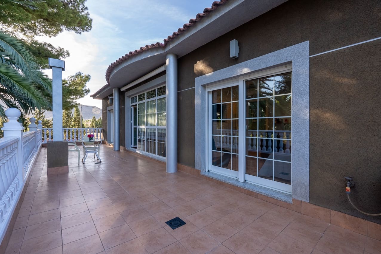 5 soveværelse Villa til salg i Elda med swimmingpool - € 649.000 (Ref: 8242331)