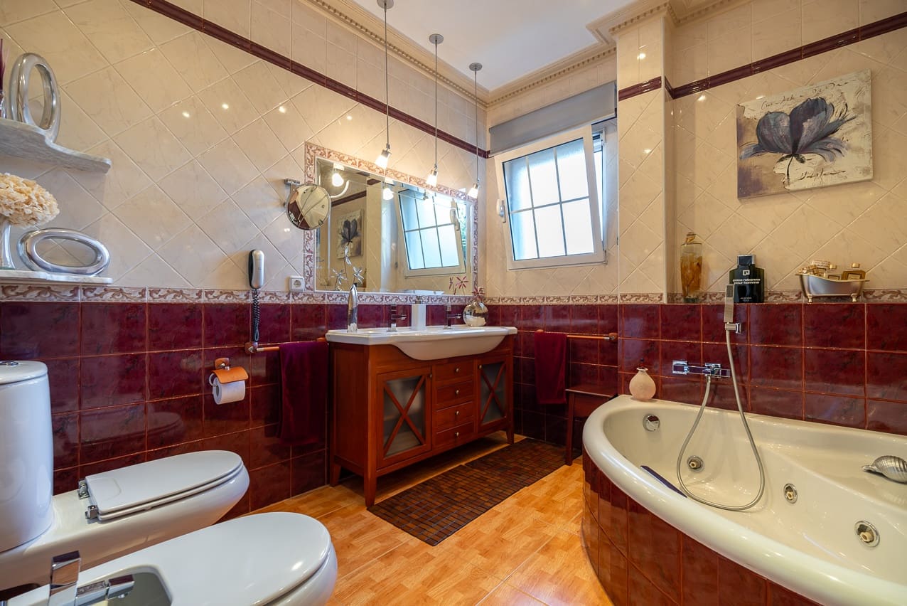 5 soveværelse Villa til salg i Elda med swimmingpool - € 649.000 (Ref: 8242331)