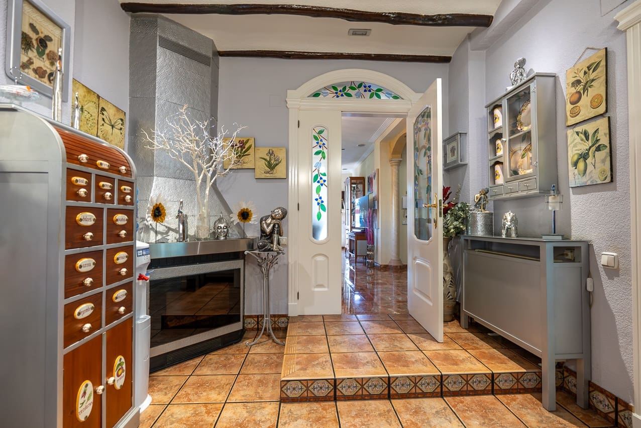 5 soveværelse Villa til salg i Elda med swimmingpool - € 649.000 (Ref: 8242331)