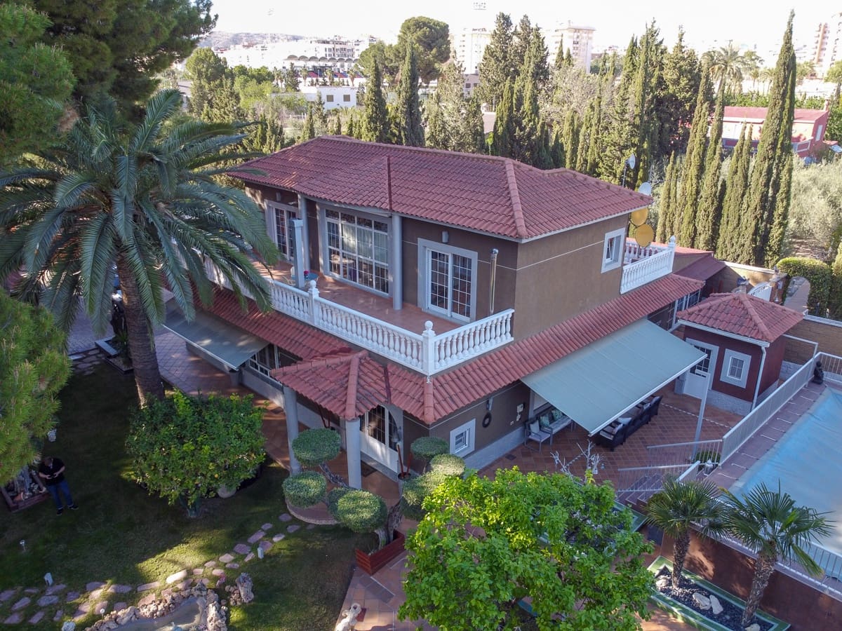 5 soveværelse Villa til salg i Elda med swimmingpool - € 649.000 (Ref: 8242331)