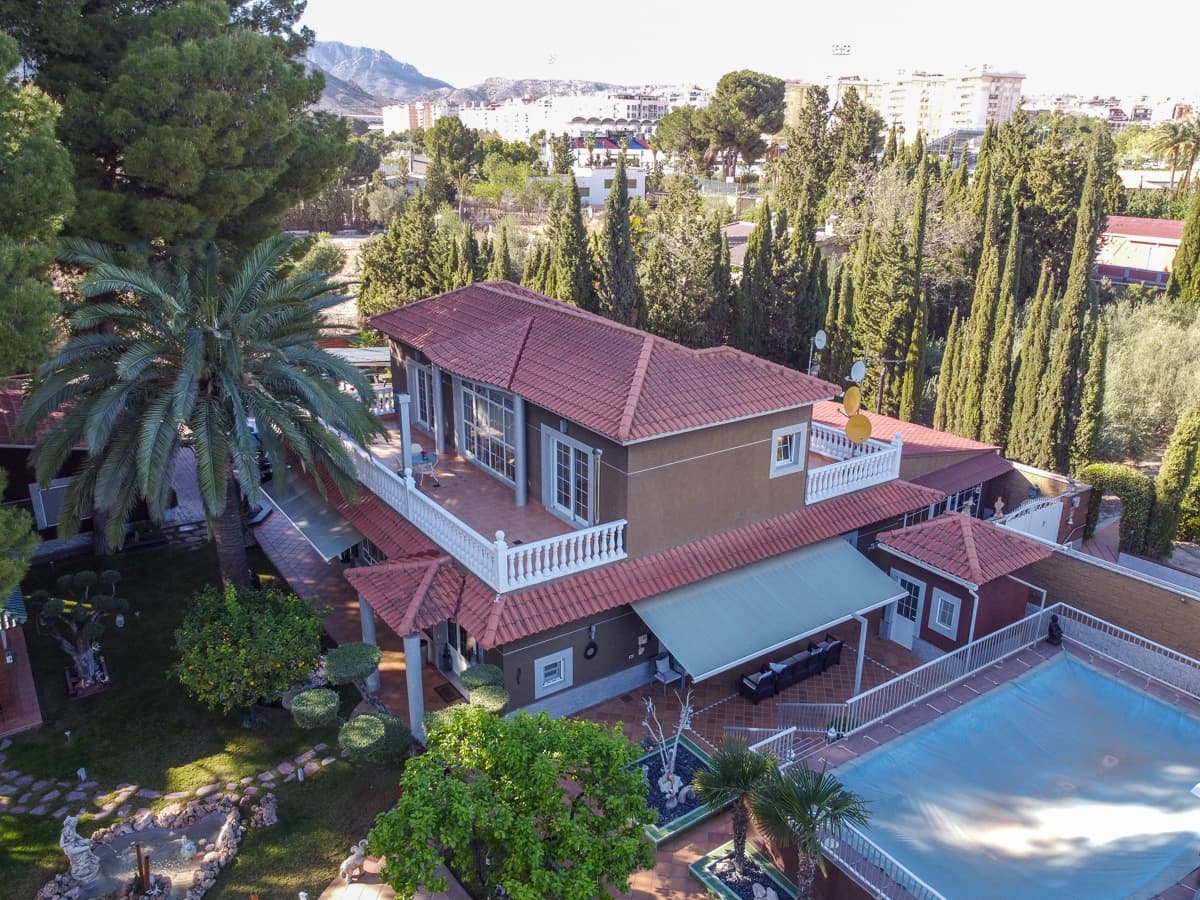 5 soveværelse Villa til salg i Elda med swimmingpool - € 649.000 (Ref: 8242331)