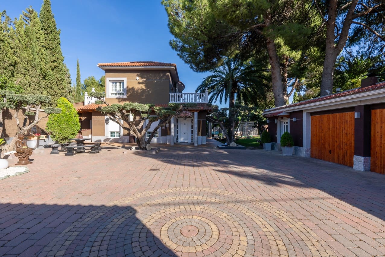 5 soveværelse Villa til salg i Elda med swimmingpool - € 649.000 (Ref: 8242331)