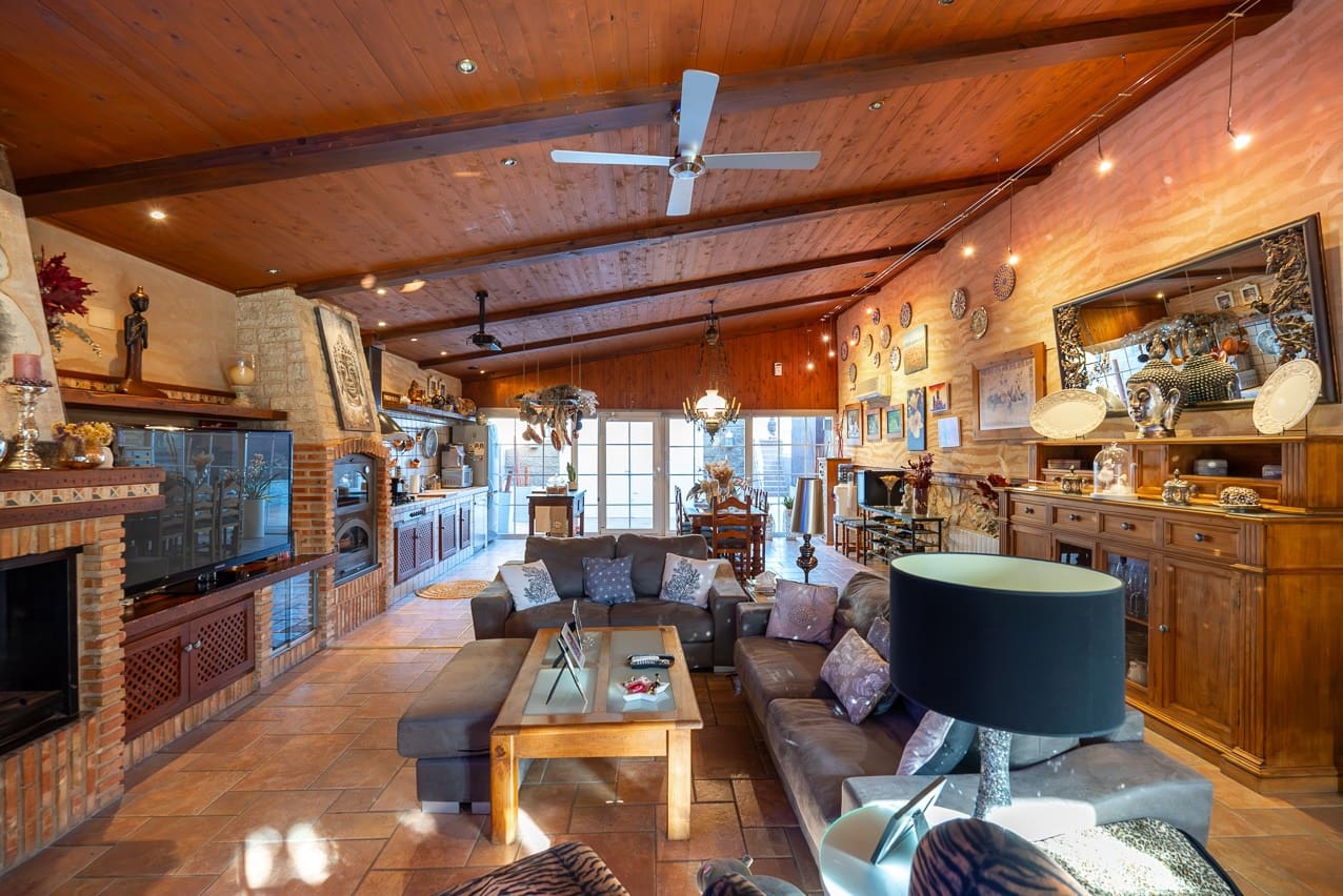 5 soveværelse Villa til salg i Elda med swimmingpool - € 649.000 (Ref: 8242331)