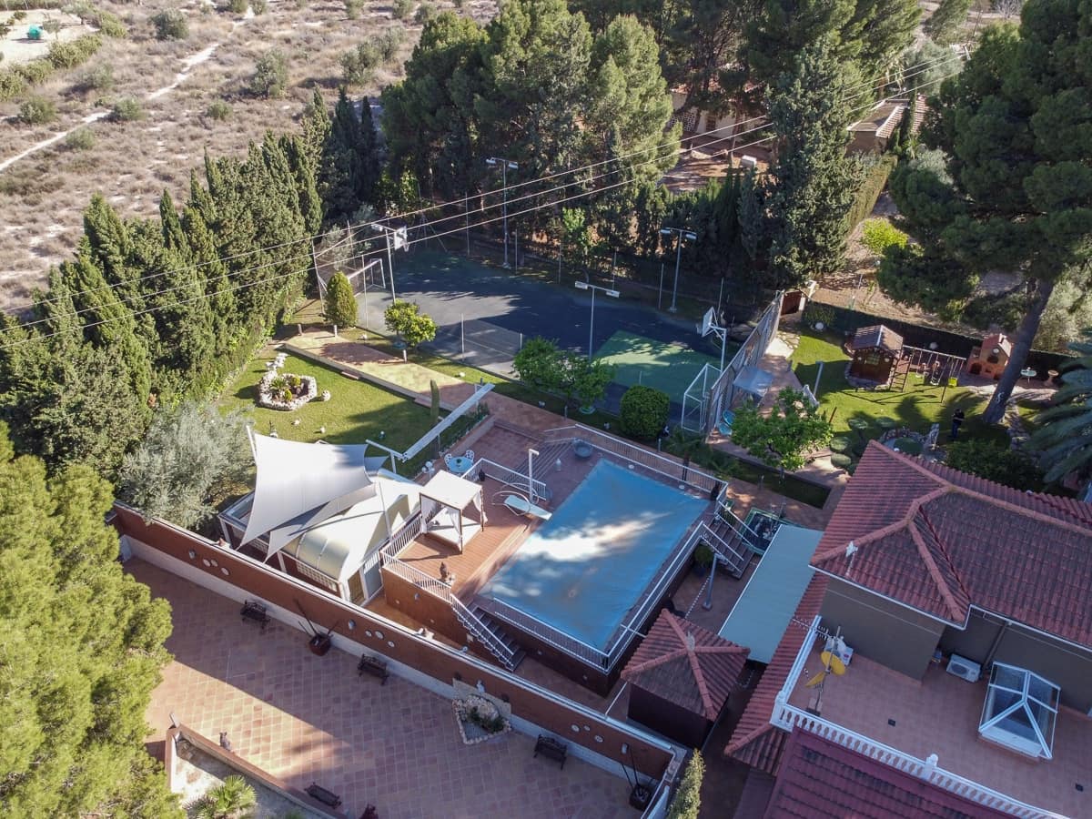 5 soveværelse Villa til salg i Elda med swimmingpool - € 649.000 (Ref: 8242331)