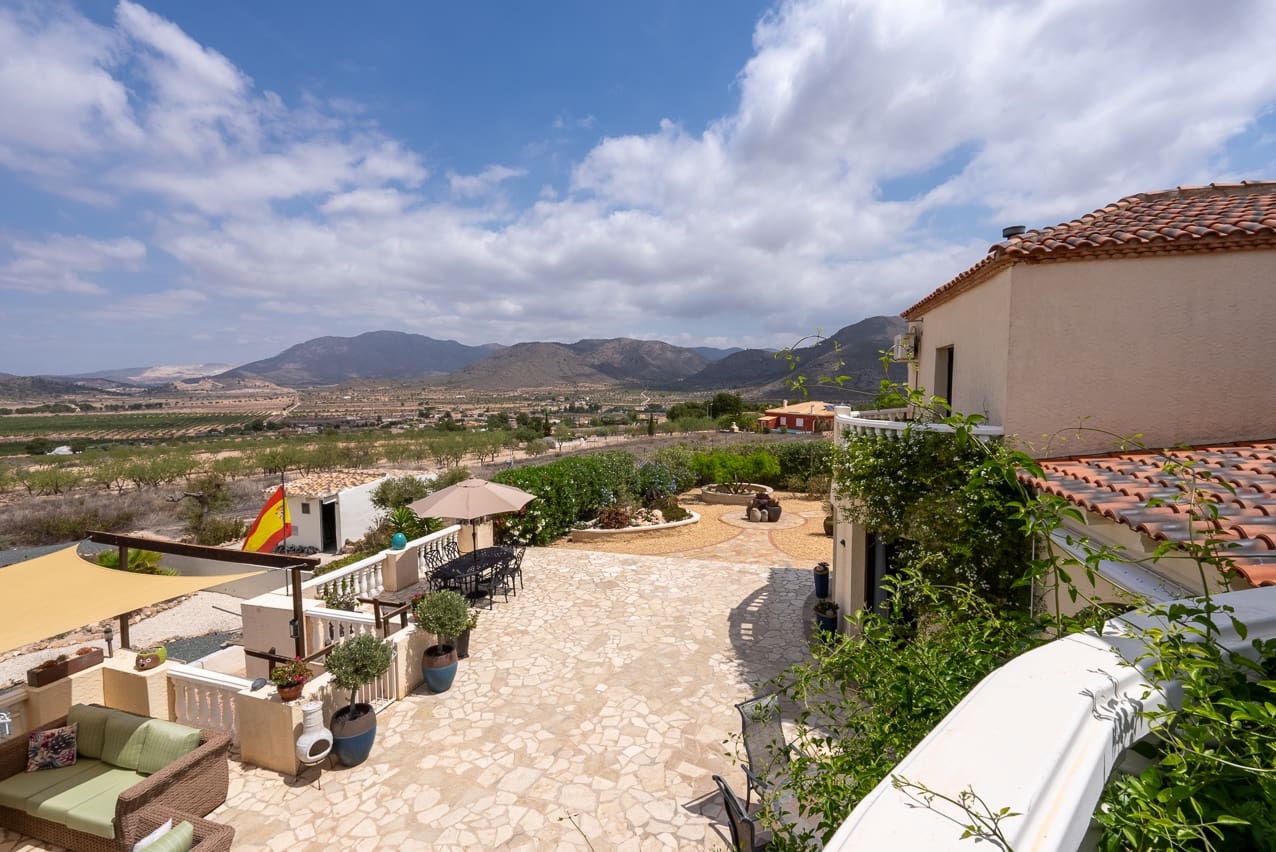 7 bedroom Villa for sale in Barbarroja with pool - € 534,995 (Ref: 8338993)