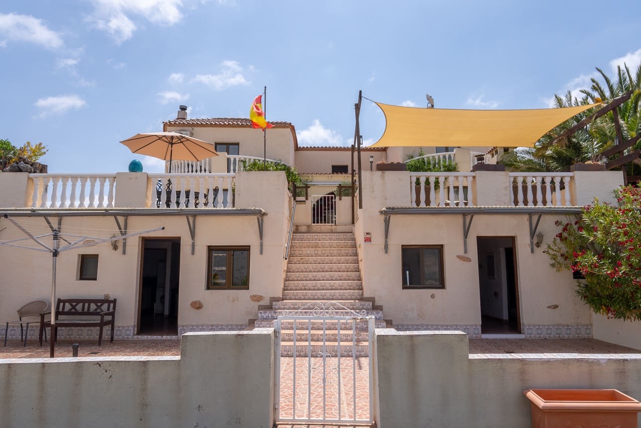 7 bedroom Villa for sale in Barbarroja with pool - € 534,995 (Ref: 8338993)