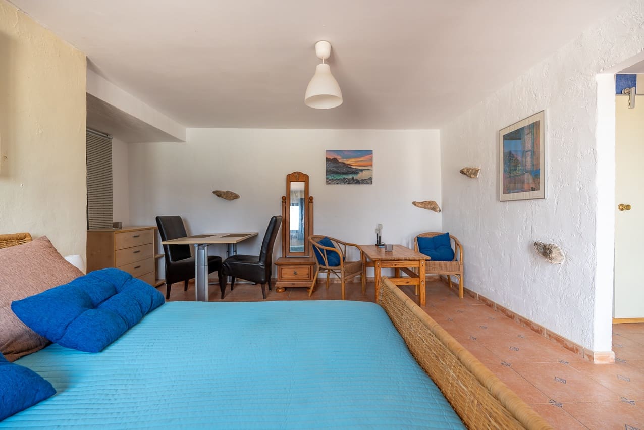 7 bedroom Villa for sale in Barbarroja with pool - € 534,995 (Ref: 8338993)