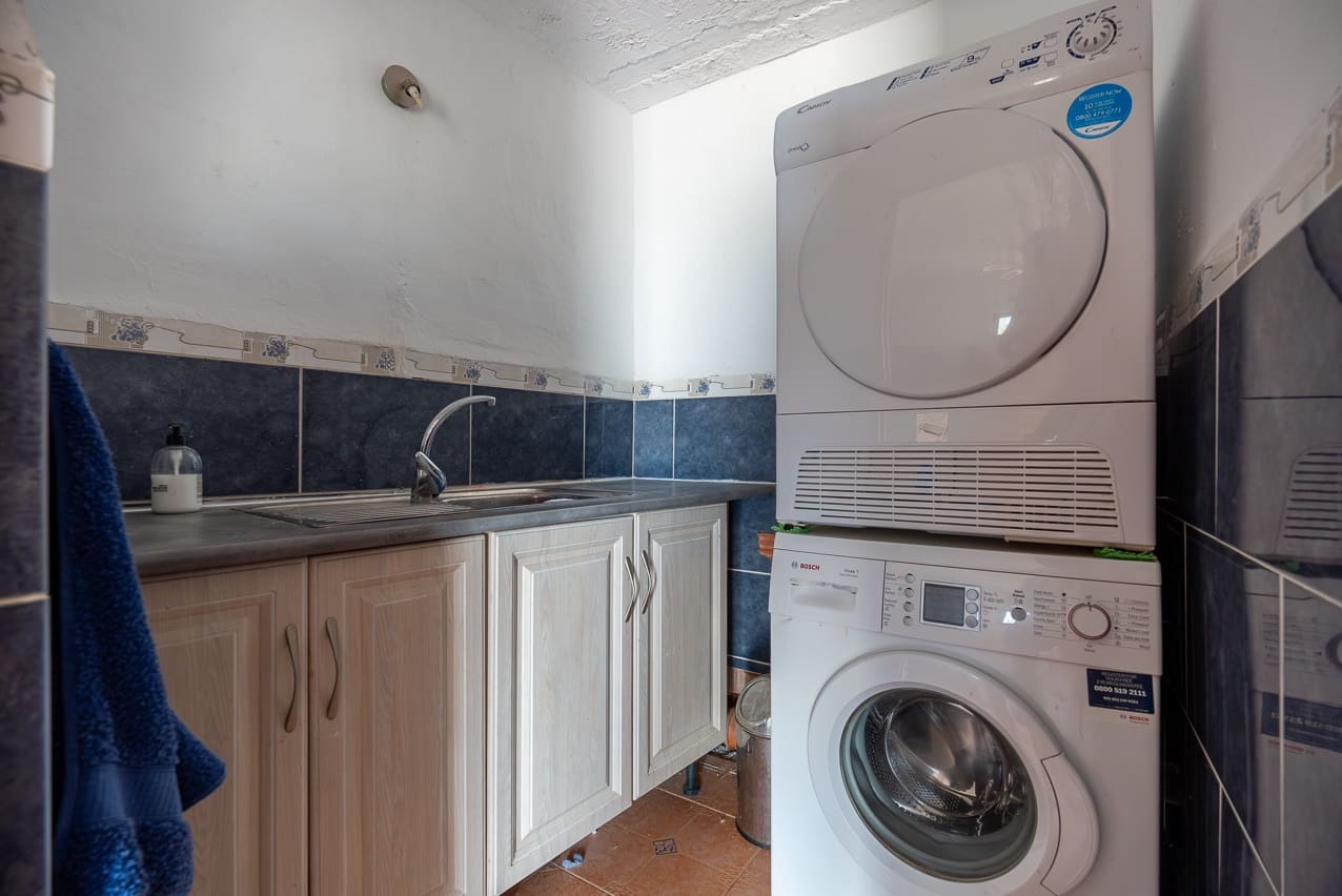 7 bedroom Villa for sale in Barbarroja with pool - € 534,995 (Ref: 8338993)