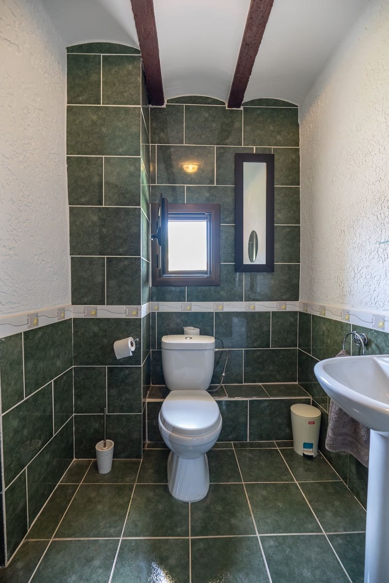 7 bedroom Villa for sale in Barbarroja with pool - € 534,995 (Ref: 8338993)