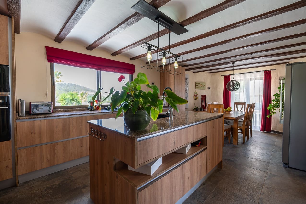 7 bedroom Villa for sale in Barbarroja with pool - € 534,995 (Ref: 8338993)