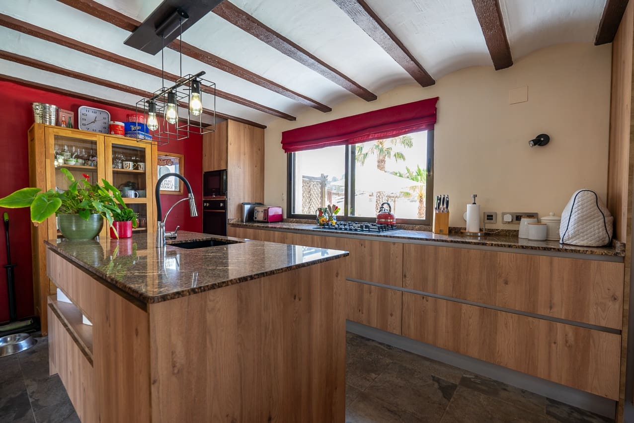 7 bedroom Villa for sale in Barbarroja with pool - € 534,995 (Ref: 8338993)