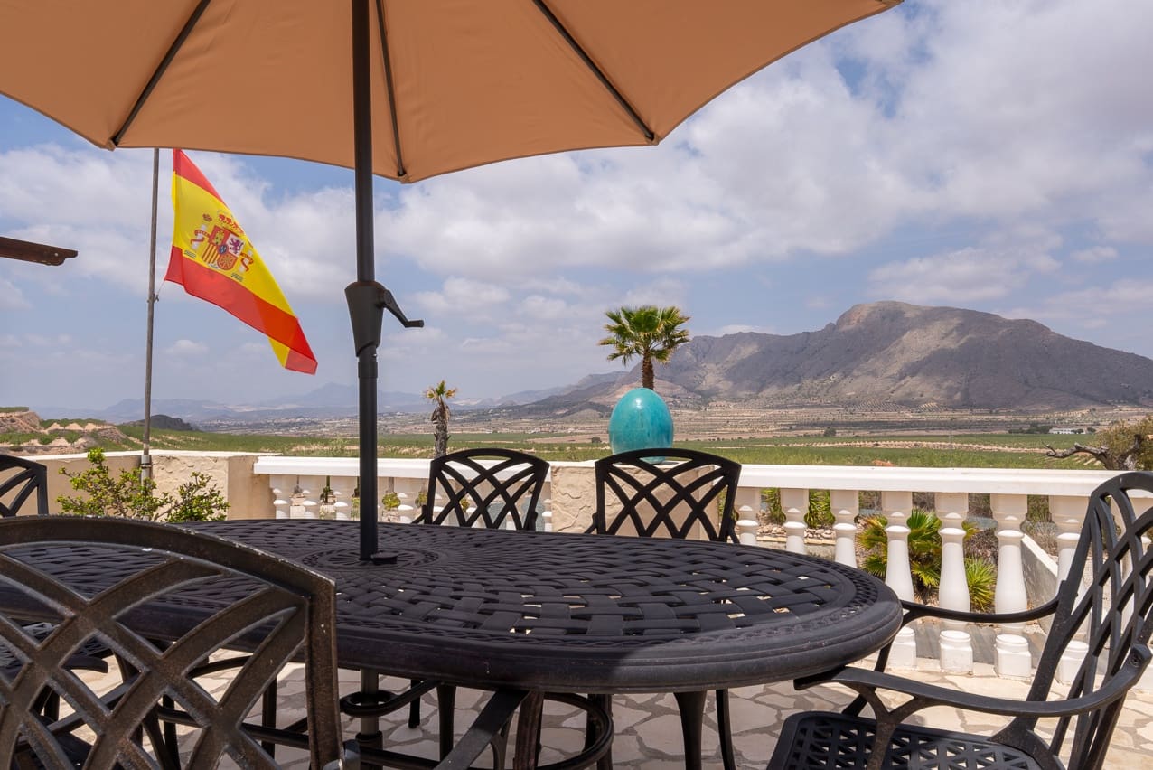 7 bedroom Villa for sale in Barbarroja with pool - € 534,995 (Ref: 8338993)