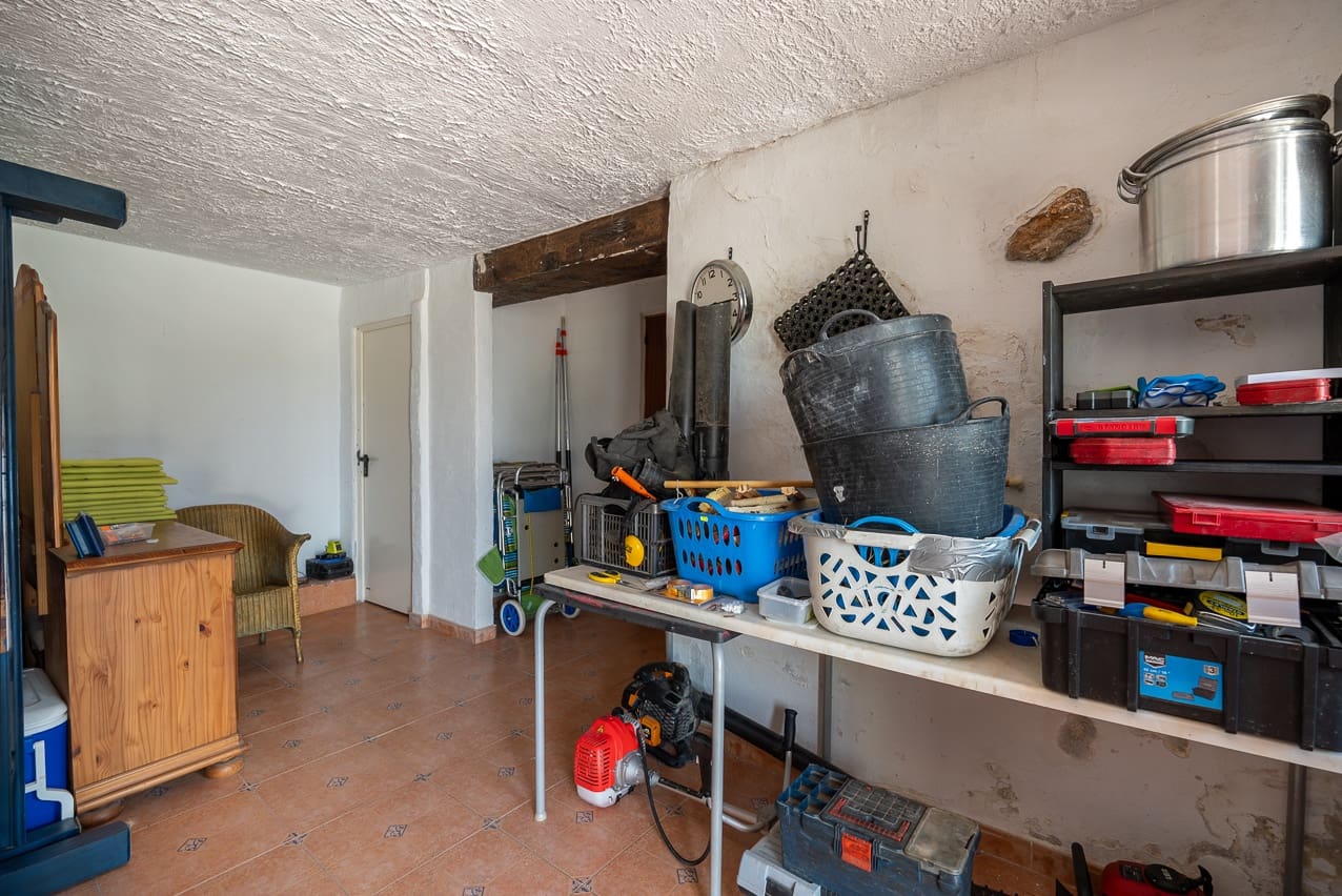 7 bedroom Villa for sale in Barbarroja with pool - € 534,995 (Ref: 8338993)