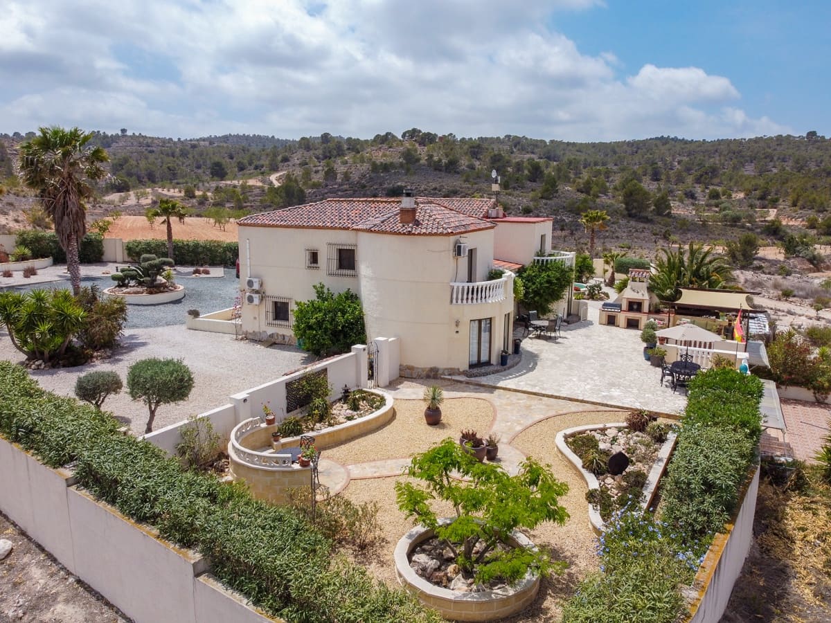 7 bedroom Villa for sale in Barbarroja with pool - € 534,995 (Ref: 8338993)