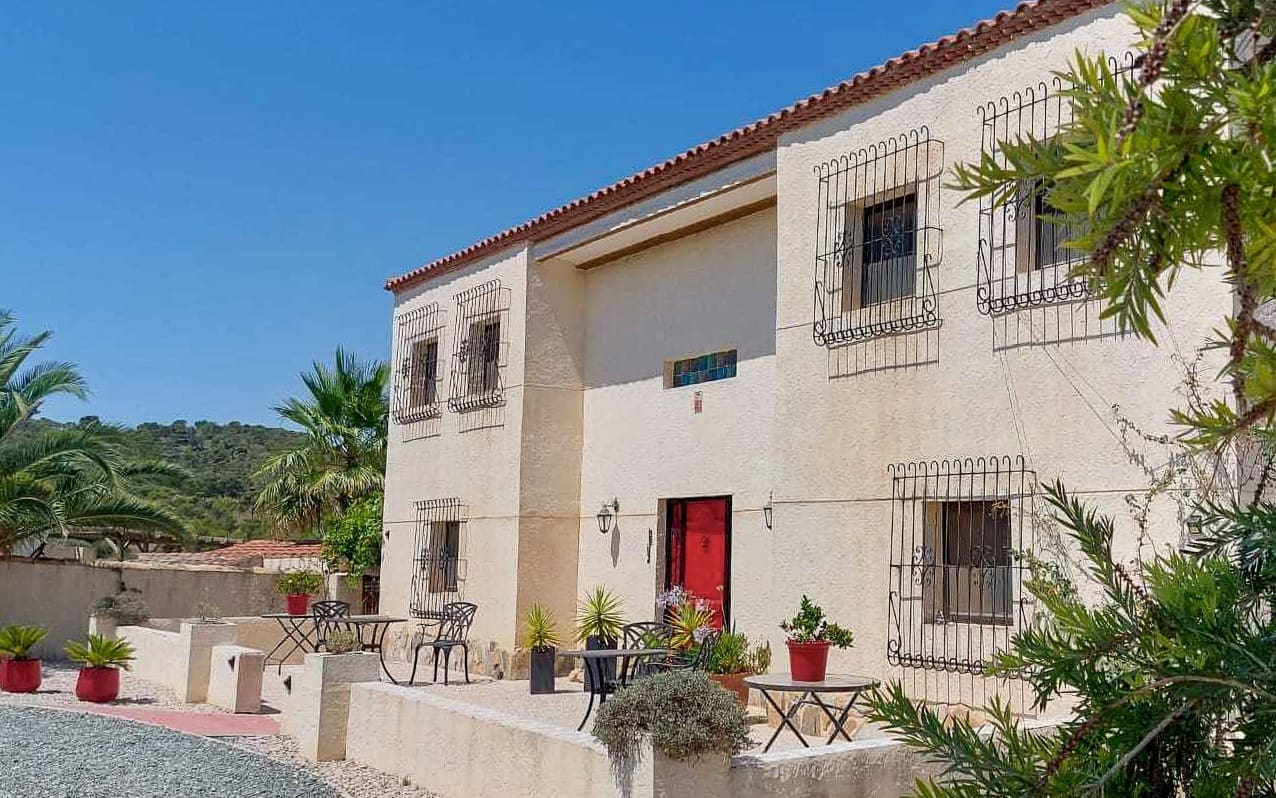 7 bedroom Villa for sale in Barbarroja with pool - € 534,995 (Ref: 8338993)