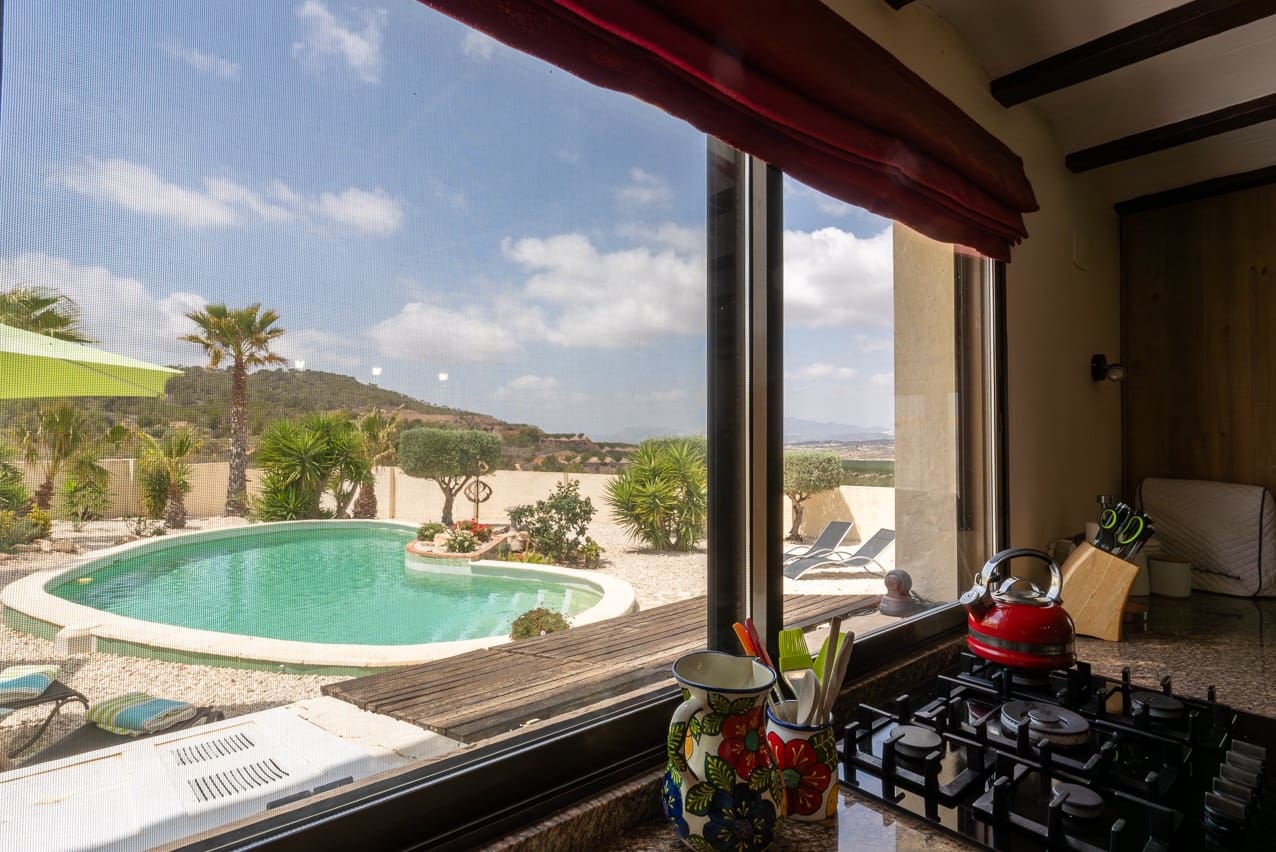 7 bedroom Villa for sale in Barbarroja with pool - € 534,995 (Ref: 8338993)