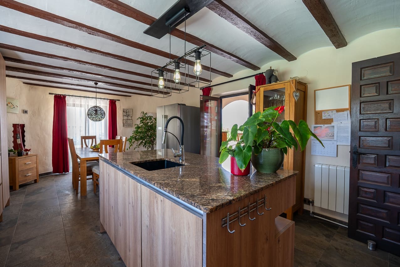 7 bedroom Villa for sale in Barbarroja with pool - € 534,995 (Ref: 8338993)