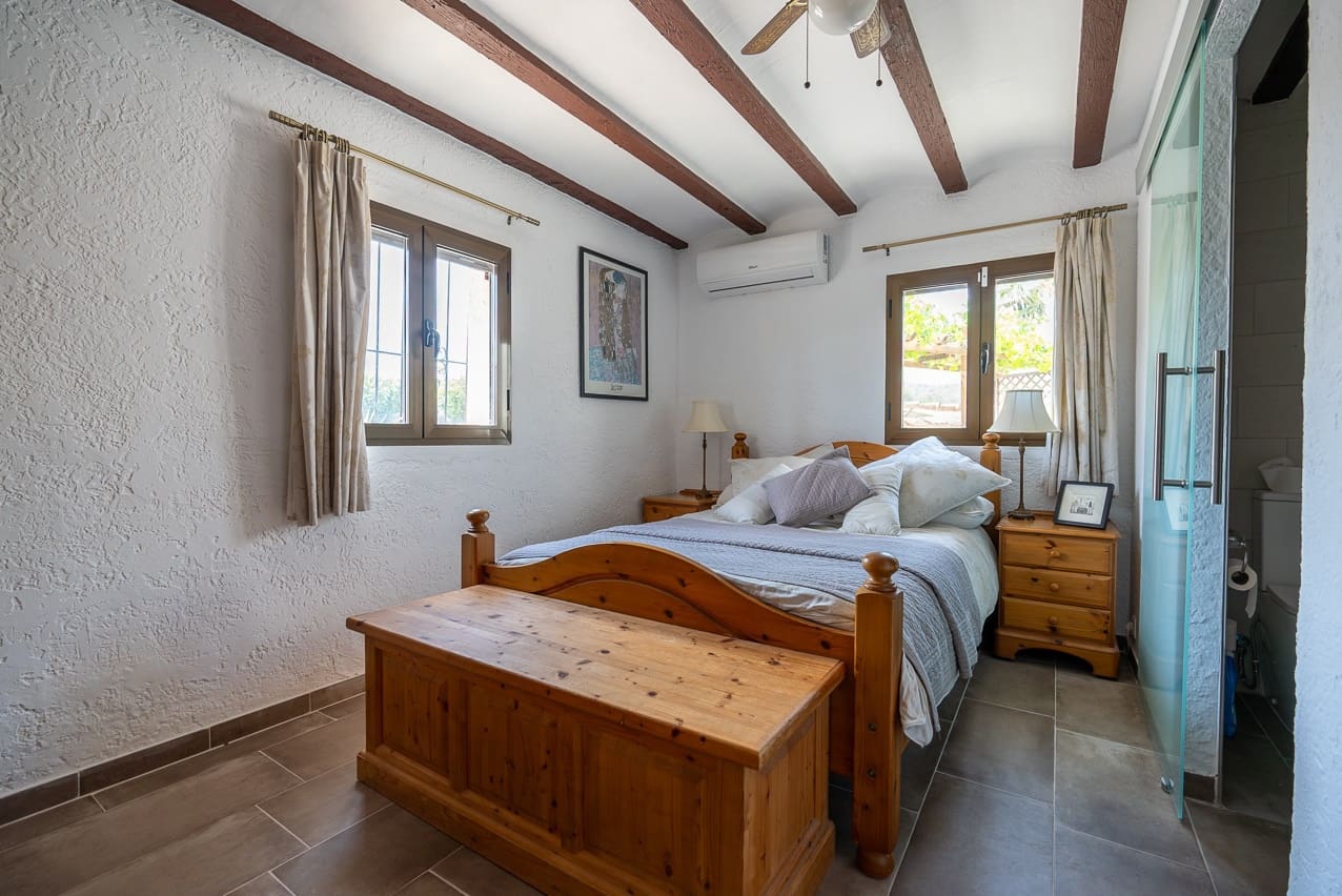 7 bedroom Villa for sale in Barbarroja with pool - € 534,995 (Ref: 8338993)