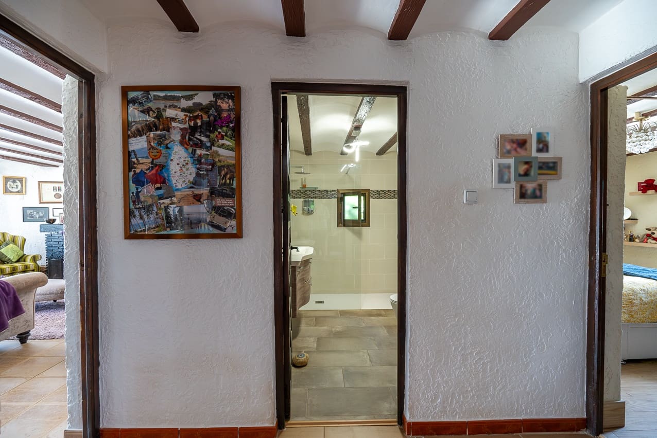 7 bedroom Villa for sale in Barbarroja with pool - € 534,995 (Ref: 8338993)